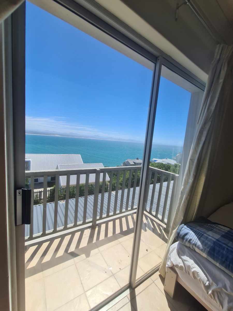 To Let 4 Bedroom Property for Rent in Vleesbaai Western Cape